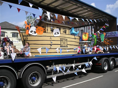 Mini-M's Noah themed float at the 2007 Shefford Gala